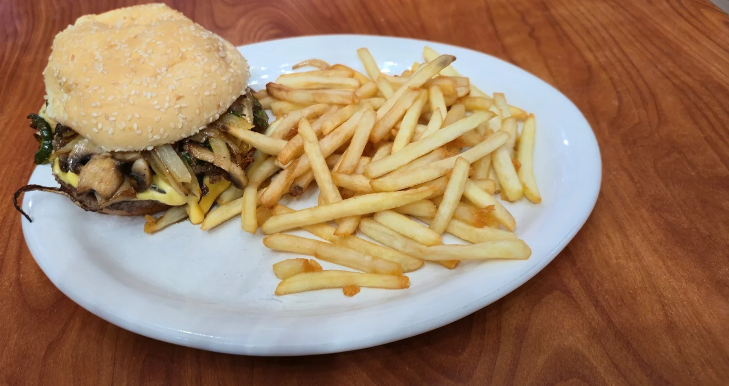 Capataz burger with sautéed mushrooms, onions, cheese and fries